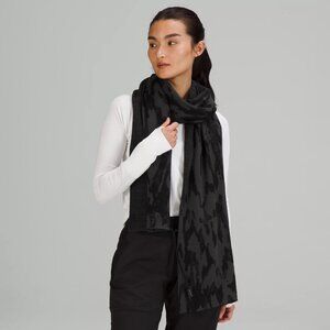 lululemon Black / Graphite Grey Oversized Camo Jacquard Scarf